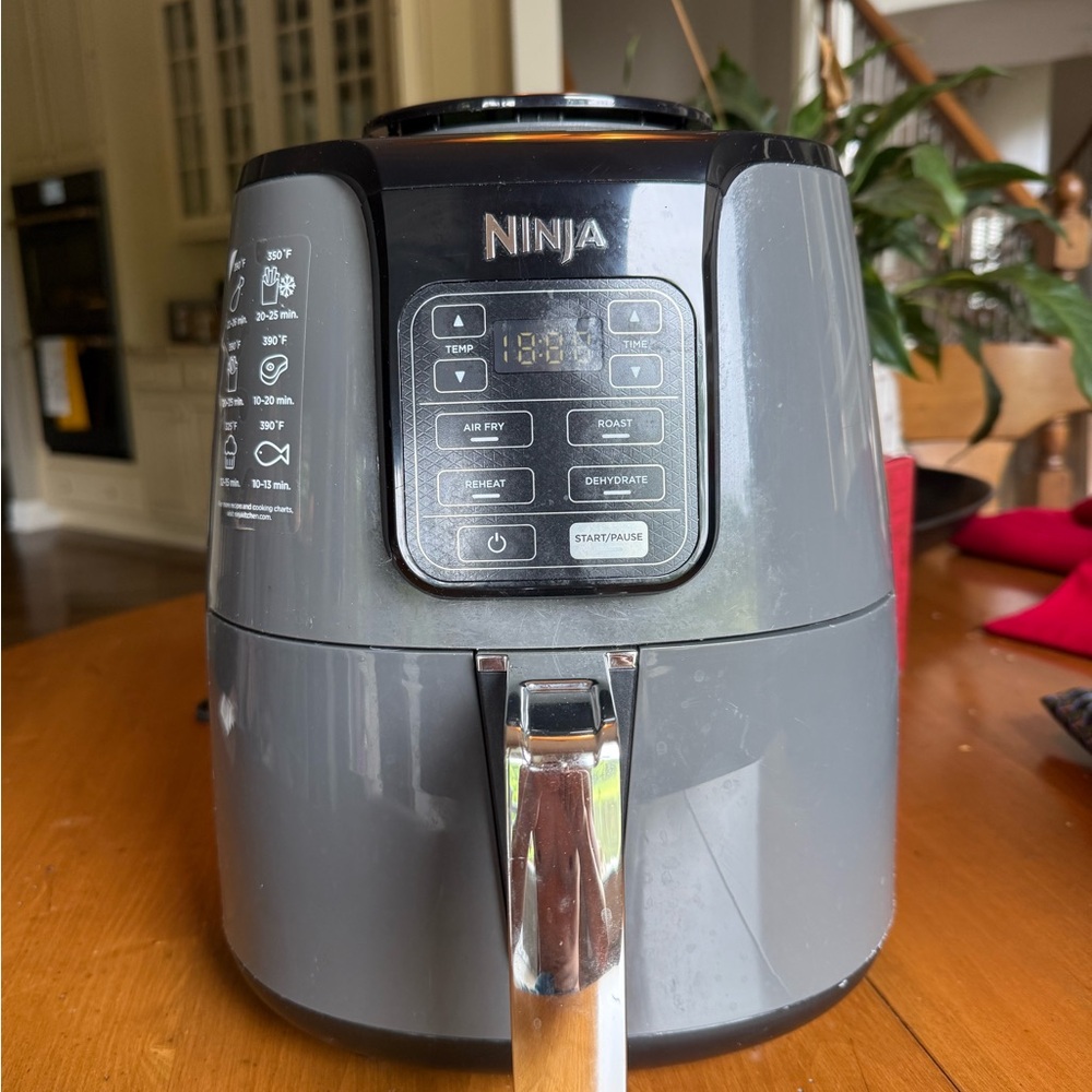 Ninja Black and Gray Air Fryer
